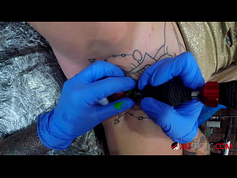 ❤️ E dashura jashtëzakonisht e bërë me tatuazhe, Sully Savage, bëri një tatuazh në klitorisin e saj ❤️❌ Kurrëza në pornografi sq.high-pass.ru ❤